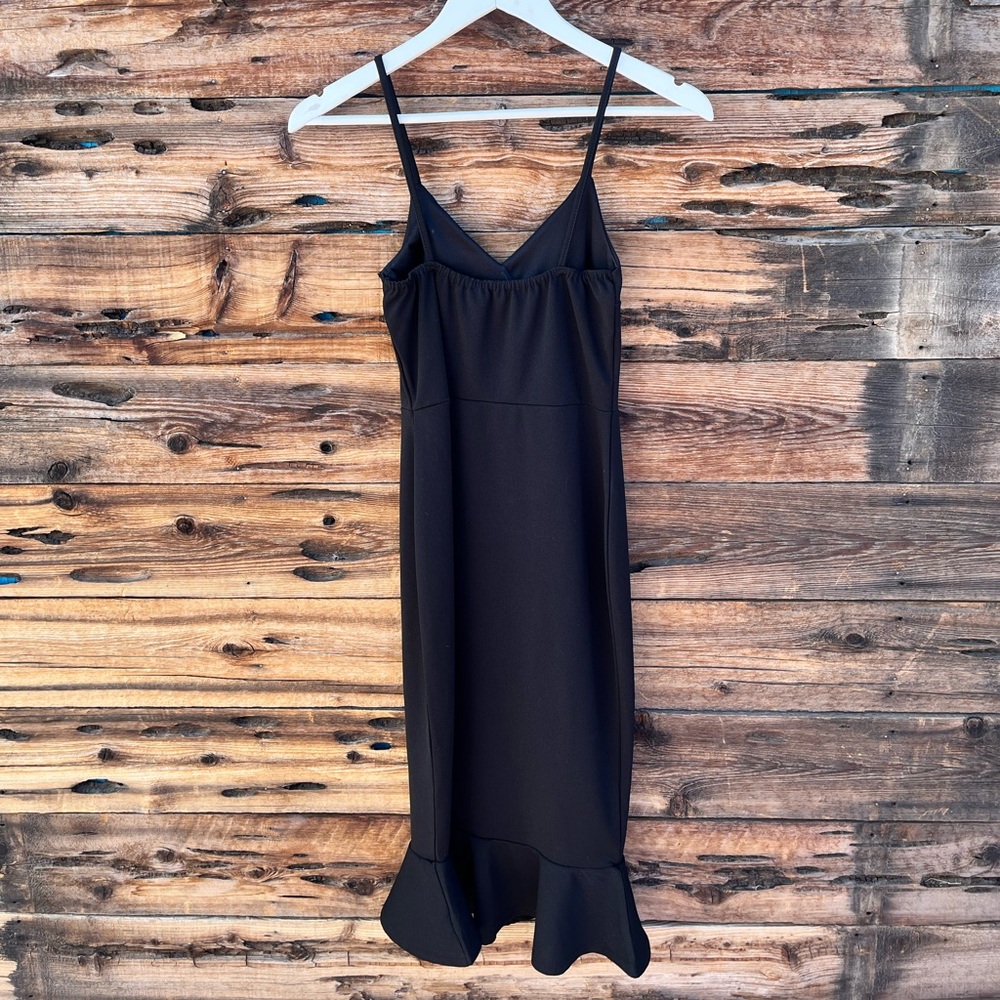 BOOHOO | V-Neck Ruffle Bodycon Midi Dress 4 - Picture 5 of 6